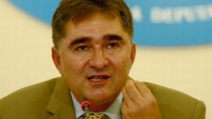 Senatorul Ghişe, scos cu forţa de la Cotroceni, de la recepţia de Ziua Naţională